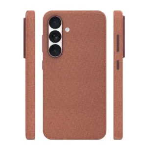 В Topcase знаем, че смартфонът е неизменна част от ежедневието ви и заслужава надеждна защита още от първия ден. Затова подбираме внимателно всеки продукт в нашия каталог, за да ви предложим качествени кейсове, протектори и аксесоари, които съчетават сигурност, стил и удобство. Също толкова важно за нас е и бързото обслужване. Стремим се всяка поръчка да бъде обработена и изпратена възможно най-бързо, за да може вашето устройство да получи необходимата защита без излишно чакане. Защото вярваме, че спокойствието започва с добре защитения телефон.