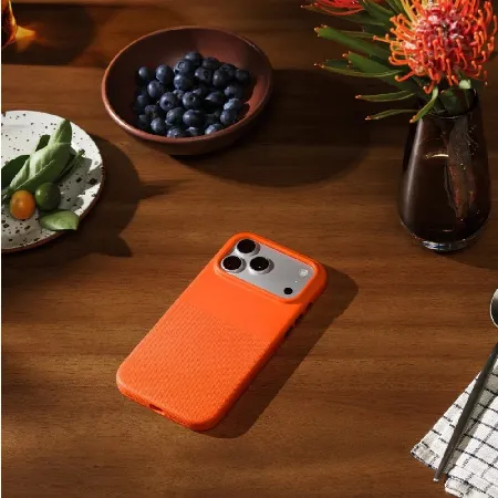 В Topcase знаем, че смартфонът е неизменна част от ежедневието ви и заслужава надеждна защита още от първия ден. Затова подбираме внимателно всеки продукт в нашия каталог, за да ви предложим качествени кейсове, протектори и аксесоари, които съчетават сигурност, стил и удобство.  Също толкова важно за нас е и бързото обслужване. Стремим се всяка поръчка да бъде обработена и изпратена възможно най-бързо, за да може вашето устройство да получи необходимата защита без излишно чакане. Защото вярваме, че спокойствието започва с добре защитения телефон.